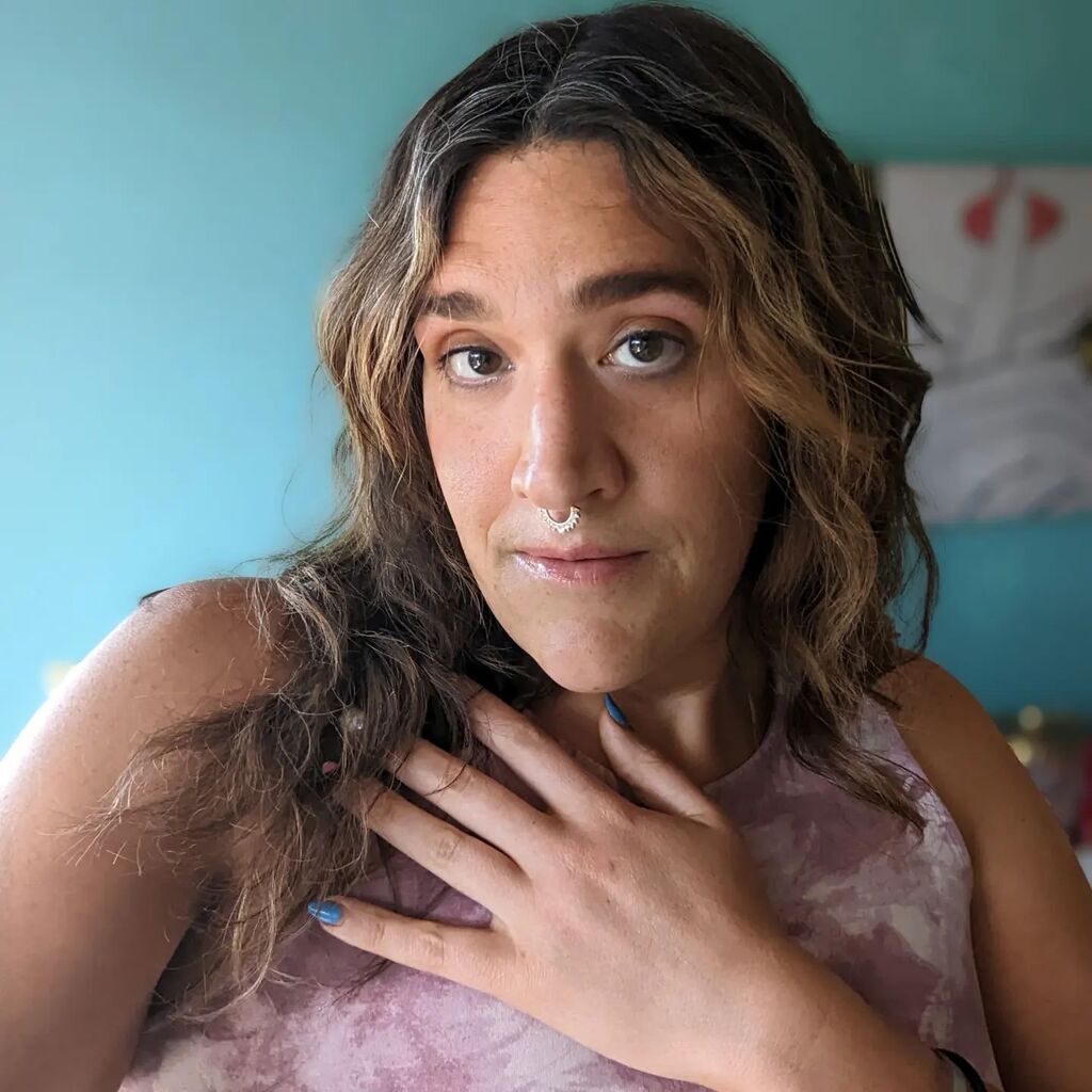 Runningactor's tweet photo. Got my brows done and I'm feeling like I'm giving hot girl summer/beachy goddess vibes. #gendereuphoria
#hauteghoulsummer #transisbeautiful #girlslikeus #transselfie #thisiswhattranslookslike #transrunner #trans #tgirl #transwomenofinstagram #transwoman https://t.co/deRVb5yR2r https://t.co/4kindJ4wRC
