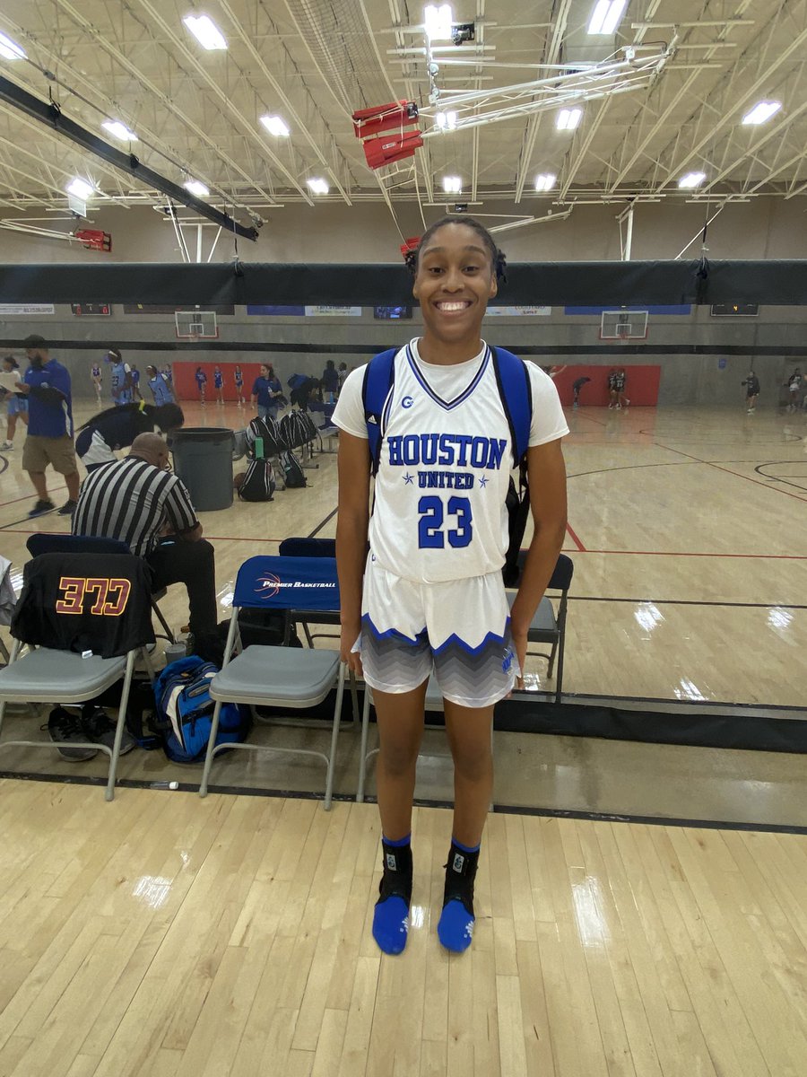 AssistReports's tweet photo. Amari Chambers (2023) Cypress Creek HS long wing/guard that plays the passing lanes well. More of a slasher and rebounder that does the dirty work for her squad! #Xfactor #NevelleJones #TheAssistReports https://t.co/I21H5ddN03