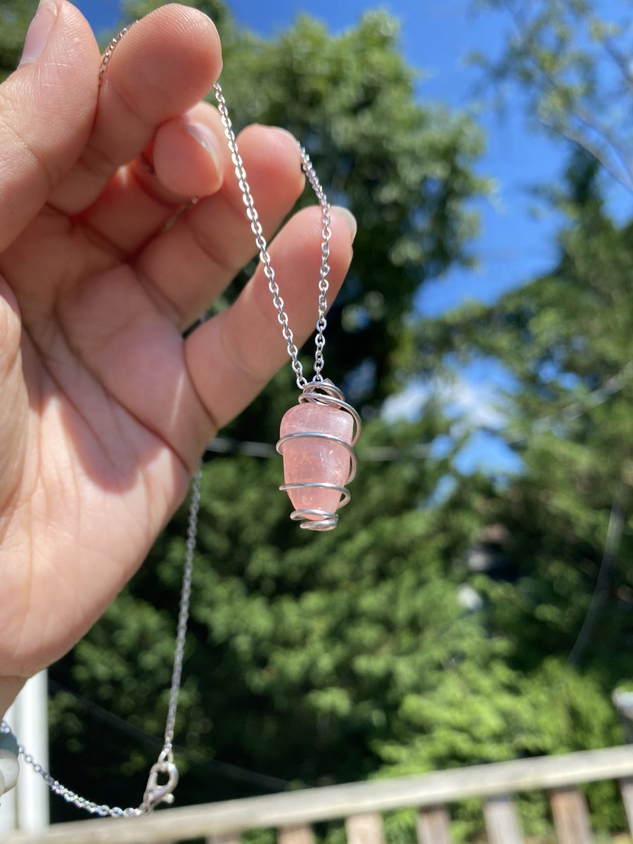 esiruthh's tweet photo. Hey everyone, I’ve not been having a good mental health day and seeing some orders come through would be the absolute best thing for me right now and make me not feel so hopeless 🥹 Here are some of the items I offer on my site 🤍 help a gal out 🫶🏻 https://t.co/wCwcbdMZXR https://t.co/w1ThgxbGNs