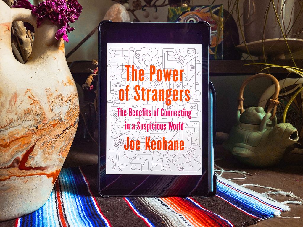 HAPPY 1 YEAR BIRTHDAY 🎉 to the book that helps us realize how the “others” we’ve learned to fear are those who hold the most opportunities for us.

Read our #bookReview of THE POWER OF STRANGERS by @JoeKeohane here: bit.ly/3k40plw <a href="/randomhouse/">Random House Group</a> #nonfiction #newBooks
