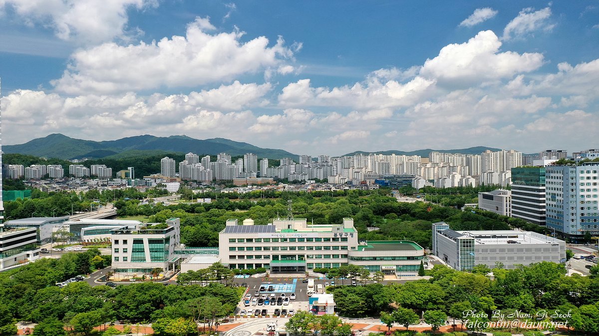 falcontm65's tweet image. 2022.07.02 분당구청에서...

분당구청에서 드론을 띄워 오랜만에 분당구청을 촬영해 보았다.
 #성남시 #분당구 #수내1동 #분당구청