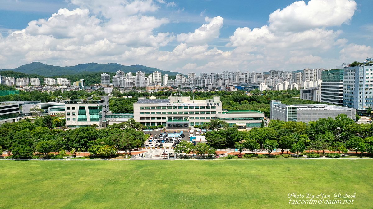 falcontm65's tweet image. 2022.07.02 분당구청에서...

분당구청에서 드론을 띄워 오랜만에 분당구청을 촬영해 보았다.
 #성남시 #분당구 #수내1동 #분당구청