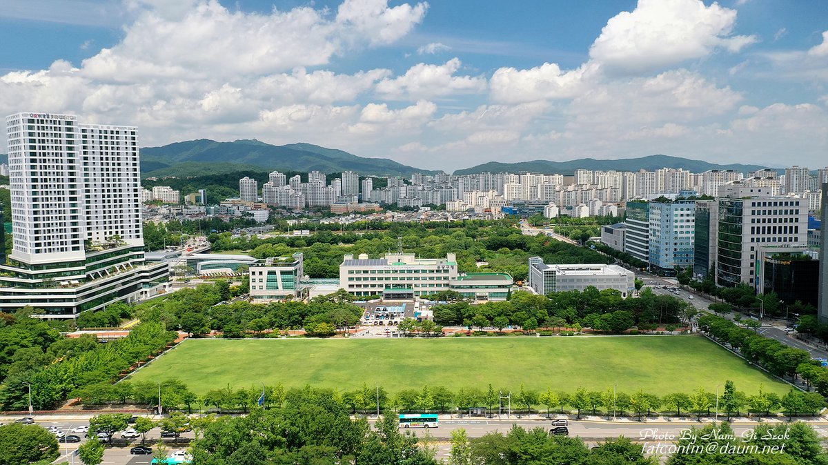 falcontm65's tweet image. 2022.07.02 분당구청에서...

분당구청에서 드론을 띄워 오랜만에 분당구청을 촬영해 보았다.
 #성남시 #분당구 #수내1동 #분당구청