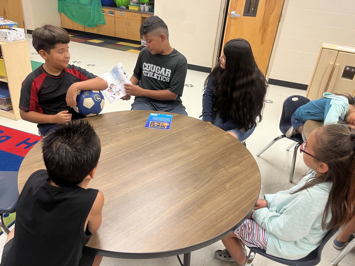 MVESummerSchool's tweet photo. Mrs. G’s 5th graders read to the Pre-K kiddos this morning. What a great way to set the example AND teach them about futbòl. @DeniseAlejos @DennessArvizu @NISDCable @NISDPassmore @NISDMeadowVill @adrianag62 @JessMontferrand https://t.co/XBvSxaUAmI
