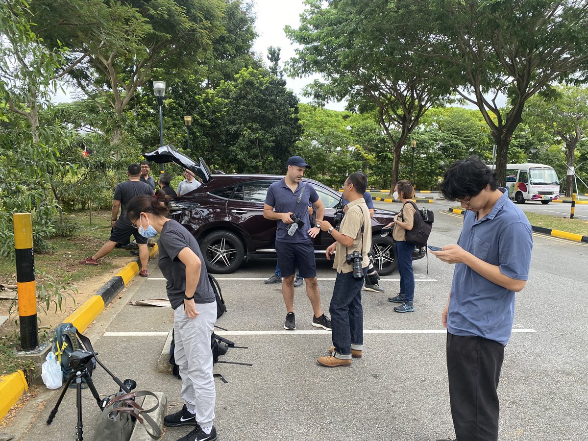 Waiting outside Changi Airport’s VIP complex with fellow media. Reports suggesting Sri Lankan president Gotabaya Rajapaksa will land here in Singapore today. No official confirmation on this yet. Yesterday he fled from his country for the Maldives.