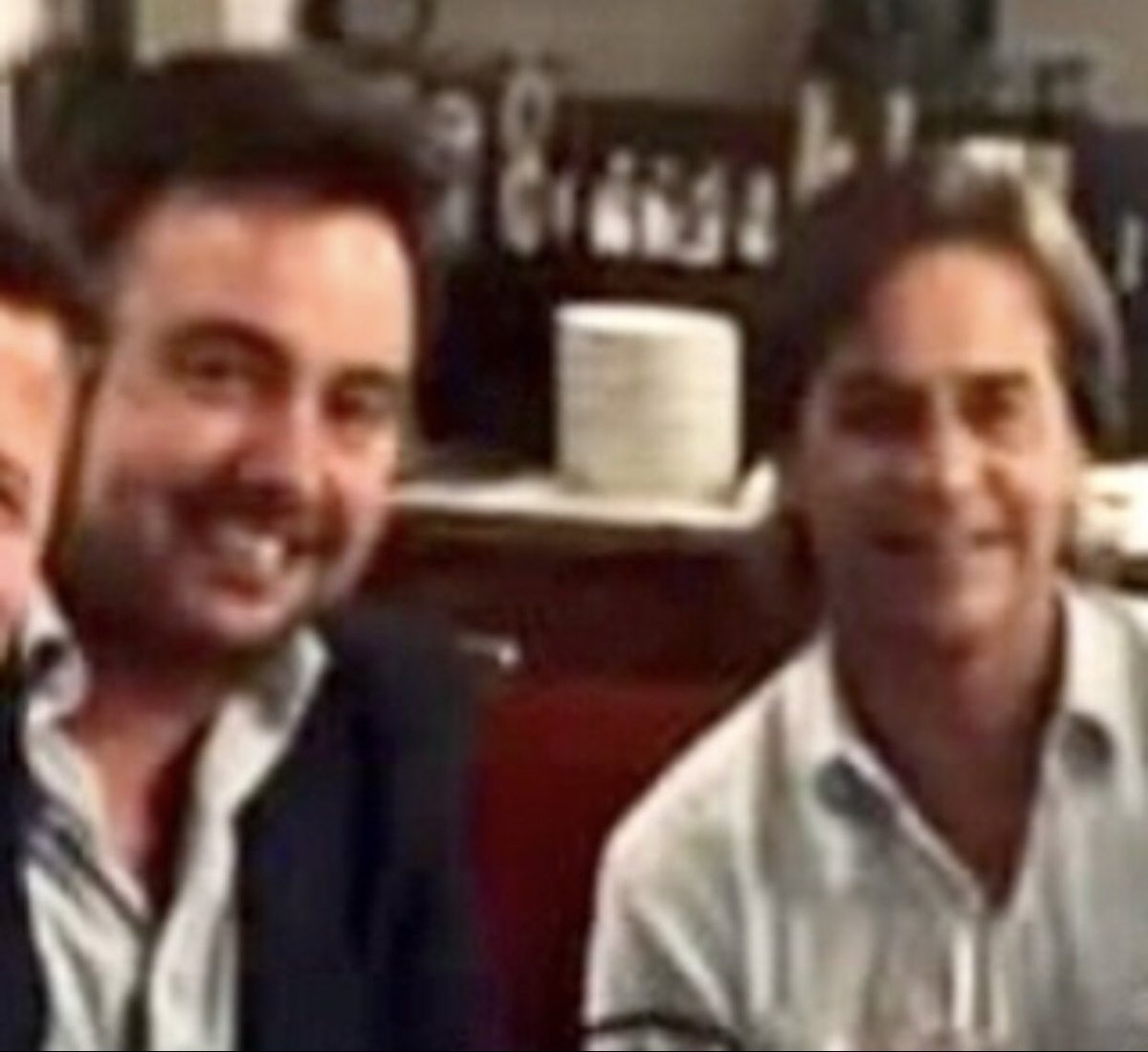 Boconbonica's tweet photo. Solo en la cabeza de @LuisLacallePou puede tener la horrible idea, de darle un cargo que goza de inmunidad diplomática en las fronteras a su amigo con antecedentes de condena judicial por contrabando.
Luis demuestra que es un mequetrefe ignorante que nos falta el respeto. https://t.co/qmZfrIyG6U
