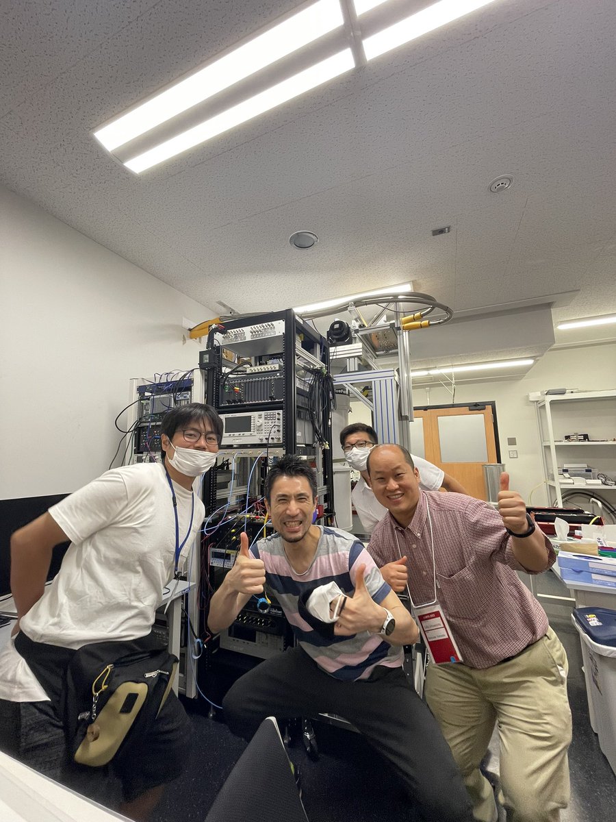 yuimarukubo's tweet photo. Friends coming to OIST for #ICMFS-2022 visited my lab!
友達が研究室に遊びに来てくれました! https://t.co/8SbZDvg1gI
