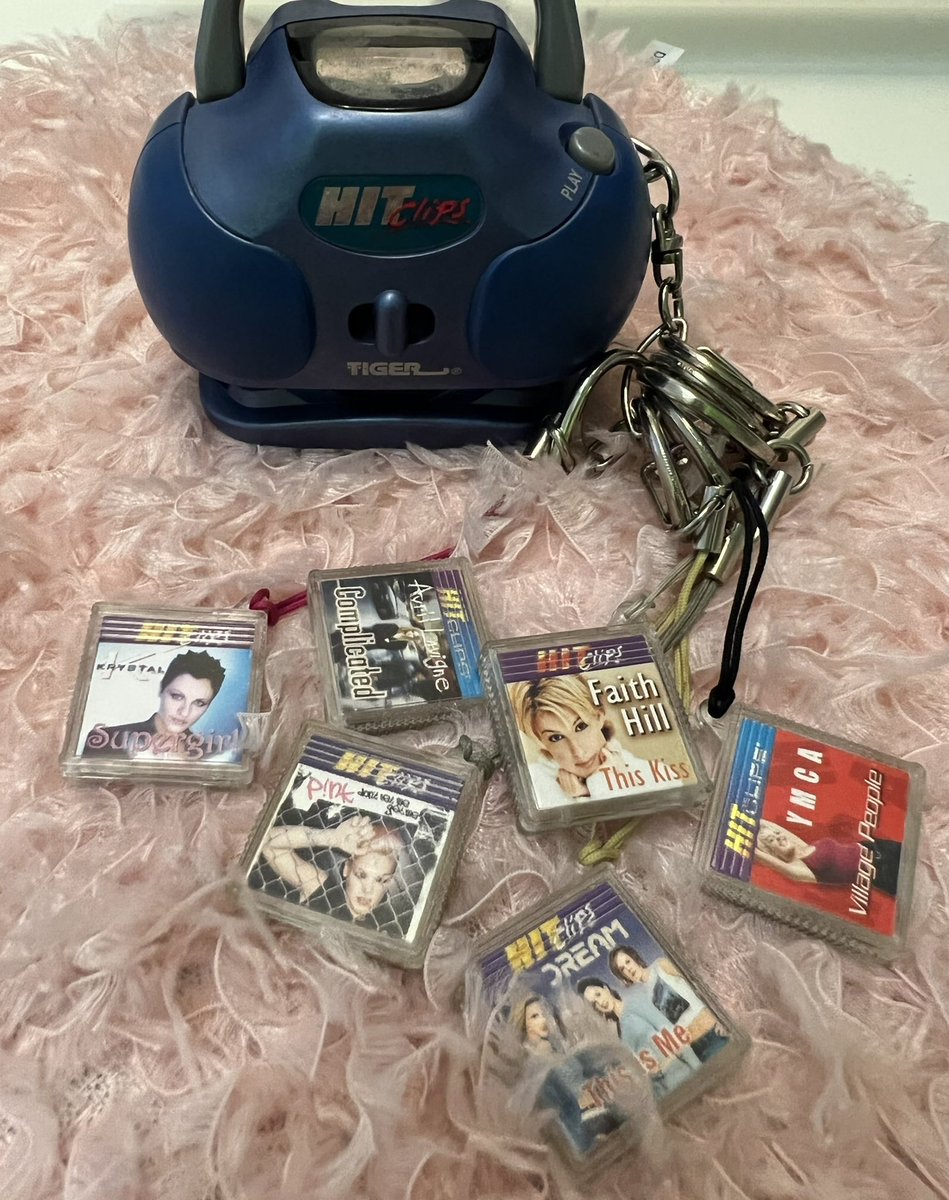 Amb_Jackson's tweet photo. Can’t… busy wondering why'd you have to go and make things so complicated with @AvrilLavigne
#hitclips #hellyeah https://t.co/ncEWF26l1E