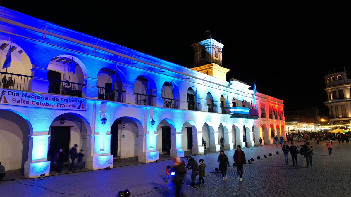 MuniSaltaok's tweet photo. Cae la noche y se ilumina el Cabildo con estos colores 🇫🇷 en vísperas del #DíaNacionalDeFrancia
Saludamos a toda la comunidad francesa que reside en nuestra querida Ciudad💙🤍❤️
#SaltaArgentina #SaltaCelebraFrancia #SaltaCuidad #Argentina #TravelArg #Salta #TurismoSalta #Viajar https://t.co/W1HkPH9pY9