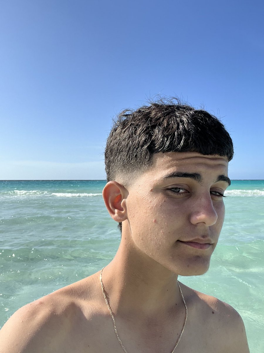 ustedes también tienen un lado lindo y uno feo ?😂