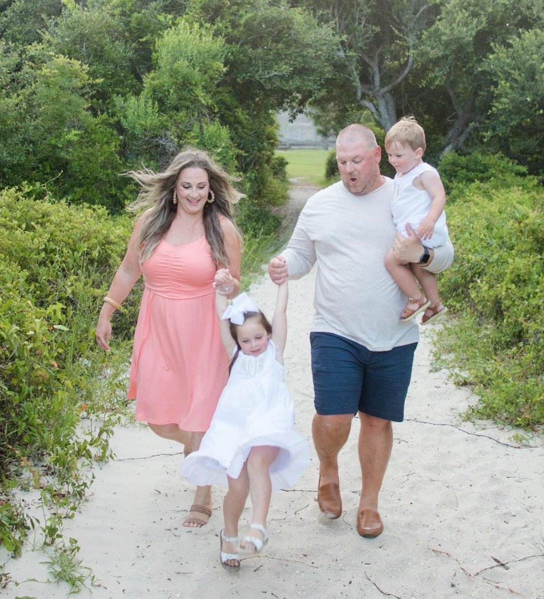 SusanOrck's tweet photo. Love this fam of mine! 🌾🌊
@JoeyOrck https://t.co/yfAsOGxrNh