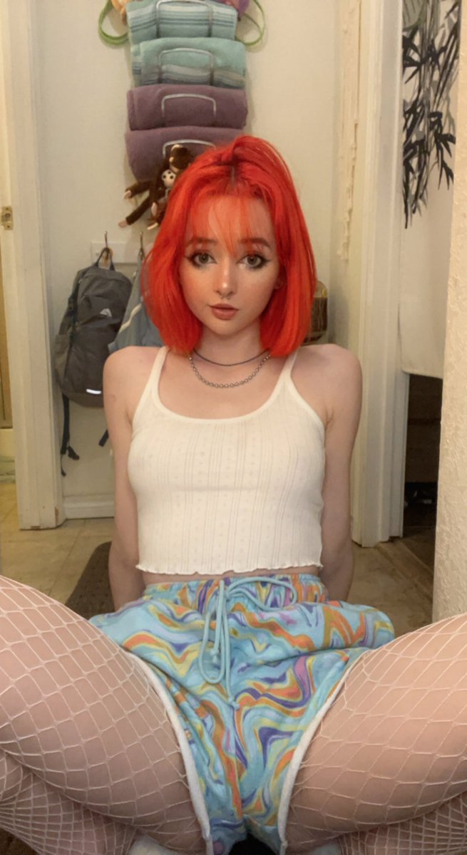 prettykkittykat's tweet image. Some fishnets and under boob for my gamers ૮ ˶ᵔ ᵕ ᵔ˶ ა