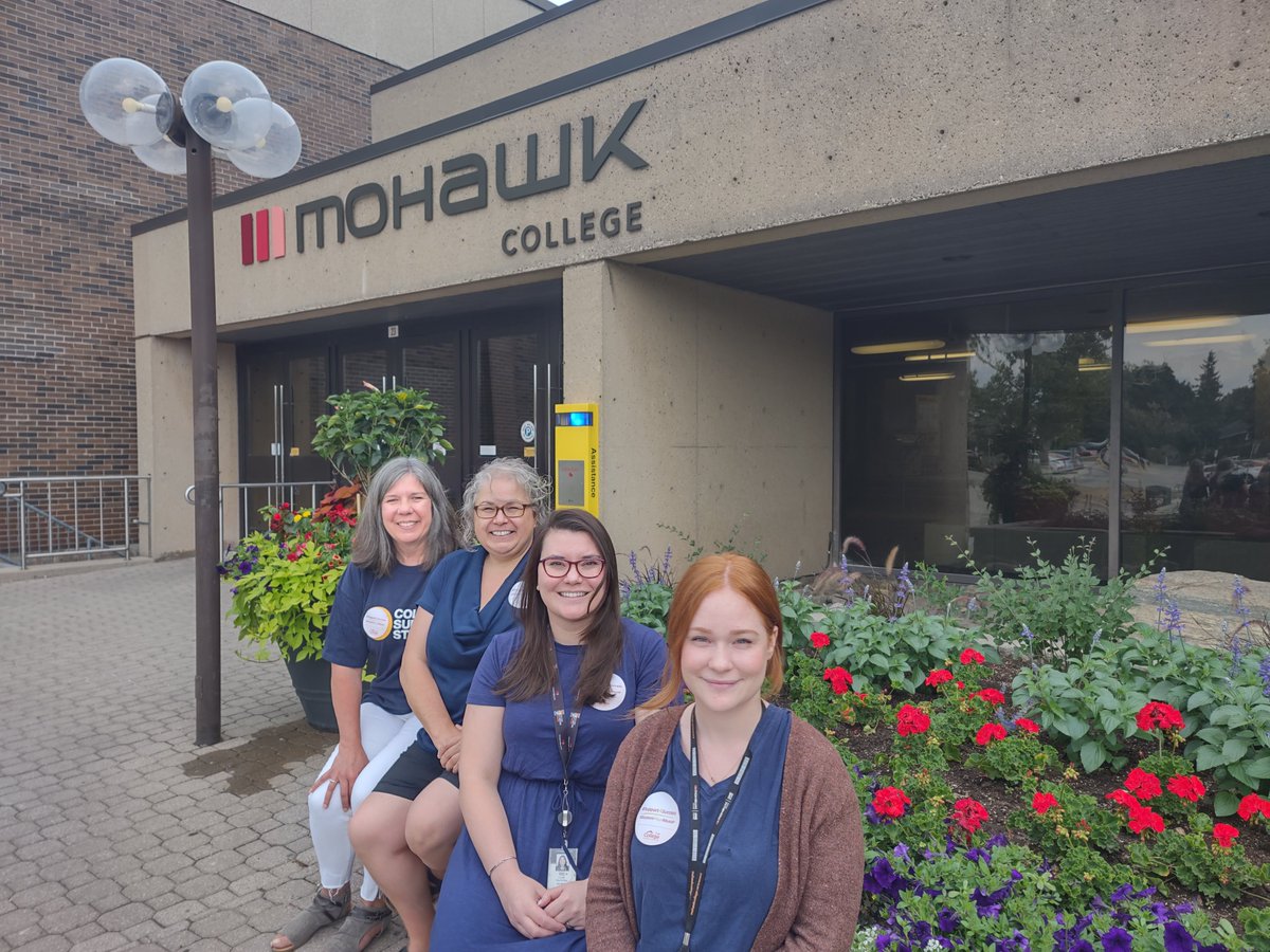 OPSEU's tweet photo. With the @CAATsupport contract set to expire Aug 31, full-time support staff at Ont’s colleges wore blue today in solidarity w/ their bargaining team to demand a fair contract! #Support4Success #opseusefpo #onlab #onpoli https://t.co/MLwTGlaFAh https://t.co/mh4rl9elVV