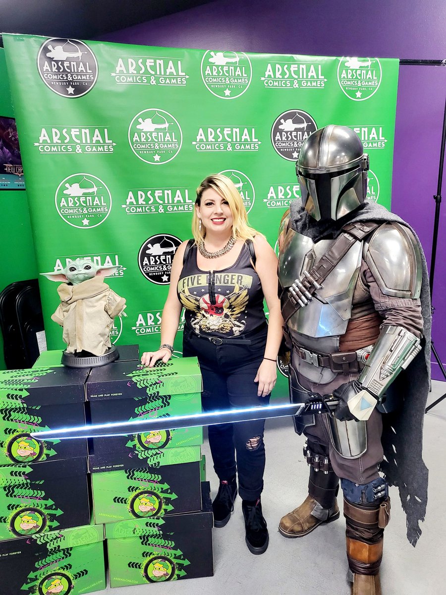 Bum going to miss out on SDCC  but was nice to fit in a signing before the show tonight! 
Love meeting #babyYoda &amp; #Mando. Now off to see <a href="/machinegunkelly/">mgk</a> !