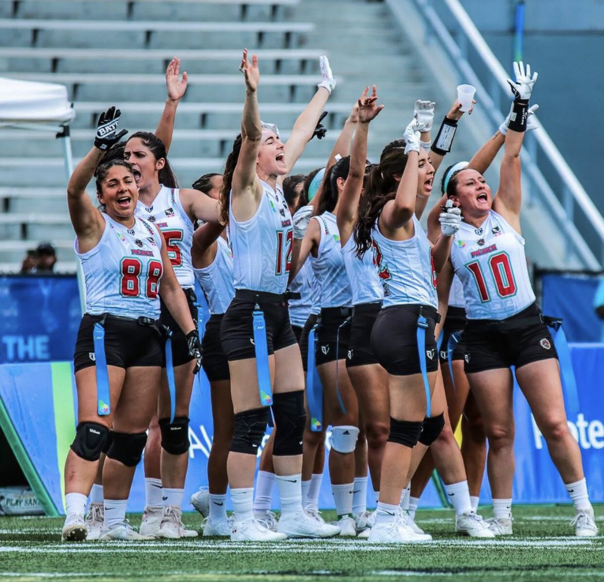 YayoRocha11's tweet photo. MÉXICO A LA FINAL MUNDIAL 🇲🇽🔥

Las seleccionadas mexicanas pasaron a la final mundial ORGULLO AZTECA 🫡🏈

MÉXICO 36 🇲🇽 
Panamá 07 🇵🇦 https://t.co/PgdwITT77l