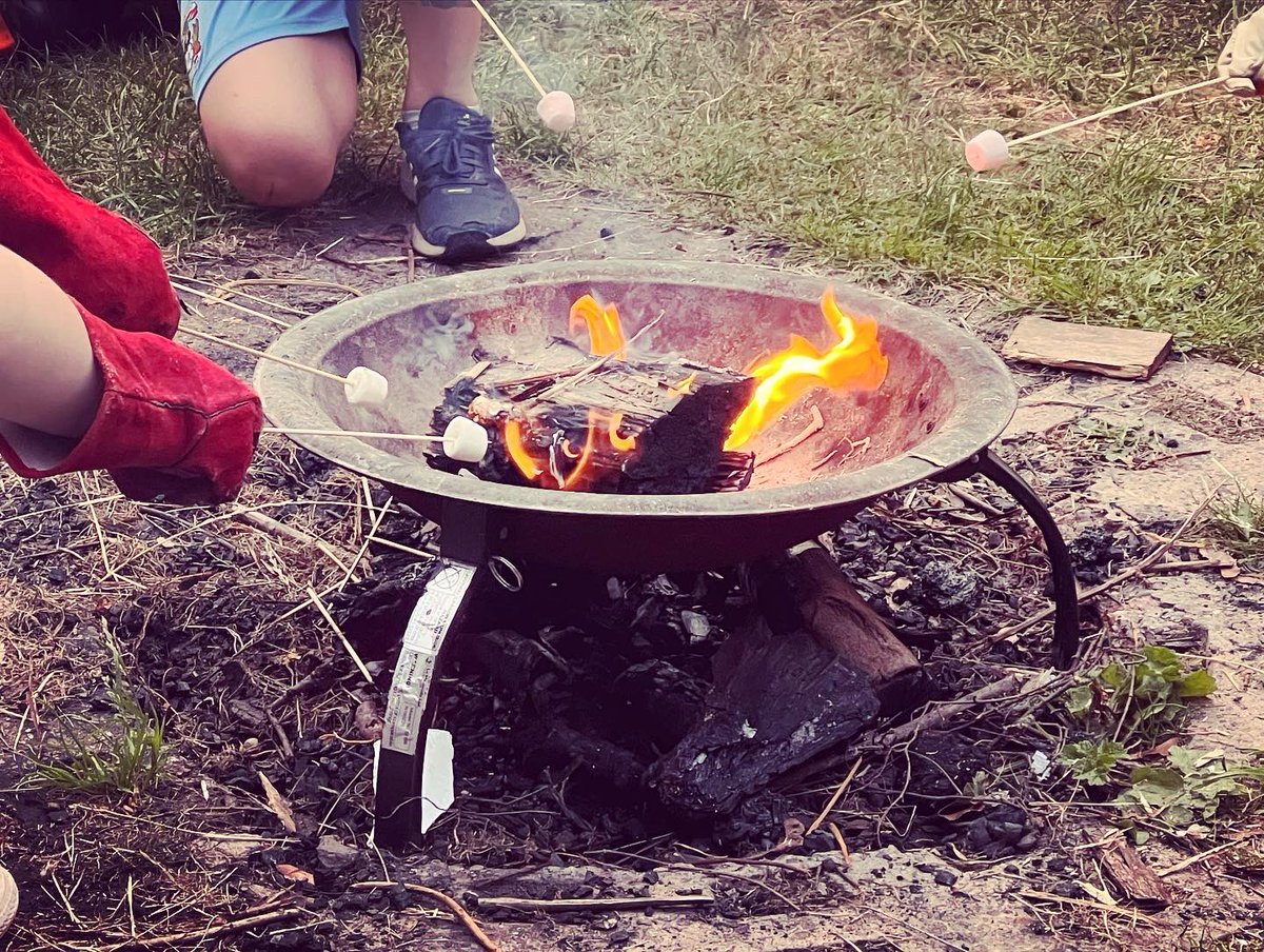 HT_Helen_Nelson's tweet photo. The only time you’ll get me in a tent … 

Camping tonight with our amazing Year 5 pupils and the wonderful  @enrichment_rb who makes it possible ❤️

#campfire #camping #theJCway #schoolfield #itsverydarknow #enrichment #primaryschool #summer https://t.co/CuNcfo6k4A