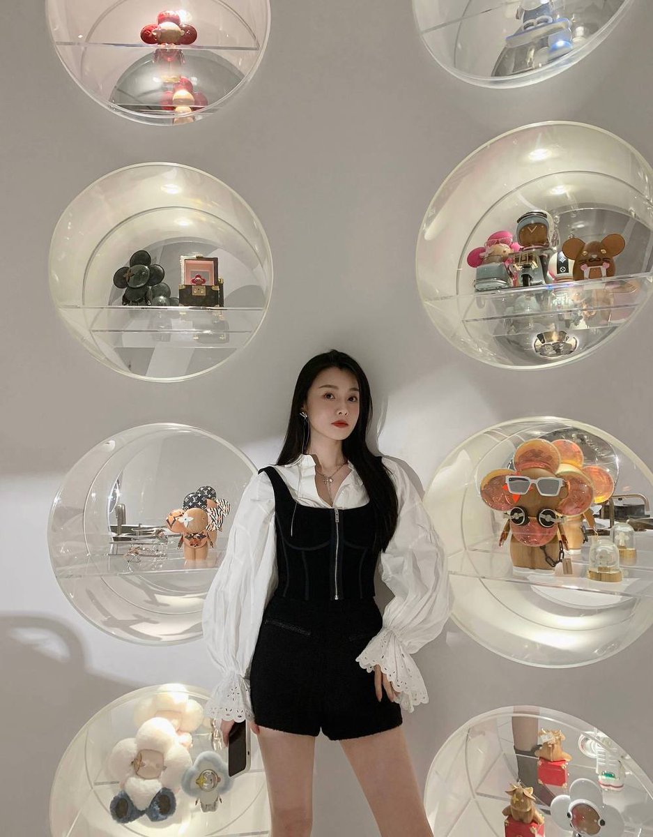 AndrewKeasling's tweet photo. The LV dolls on this wall are so cute🧸❤️ https://t.co/ab3bQVYFOU