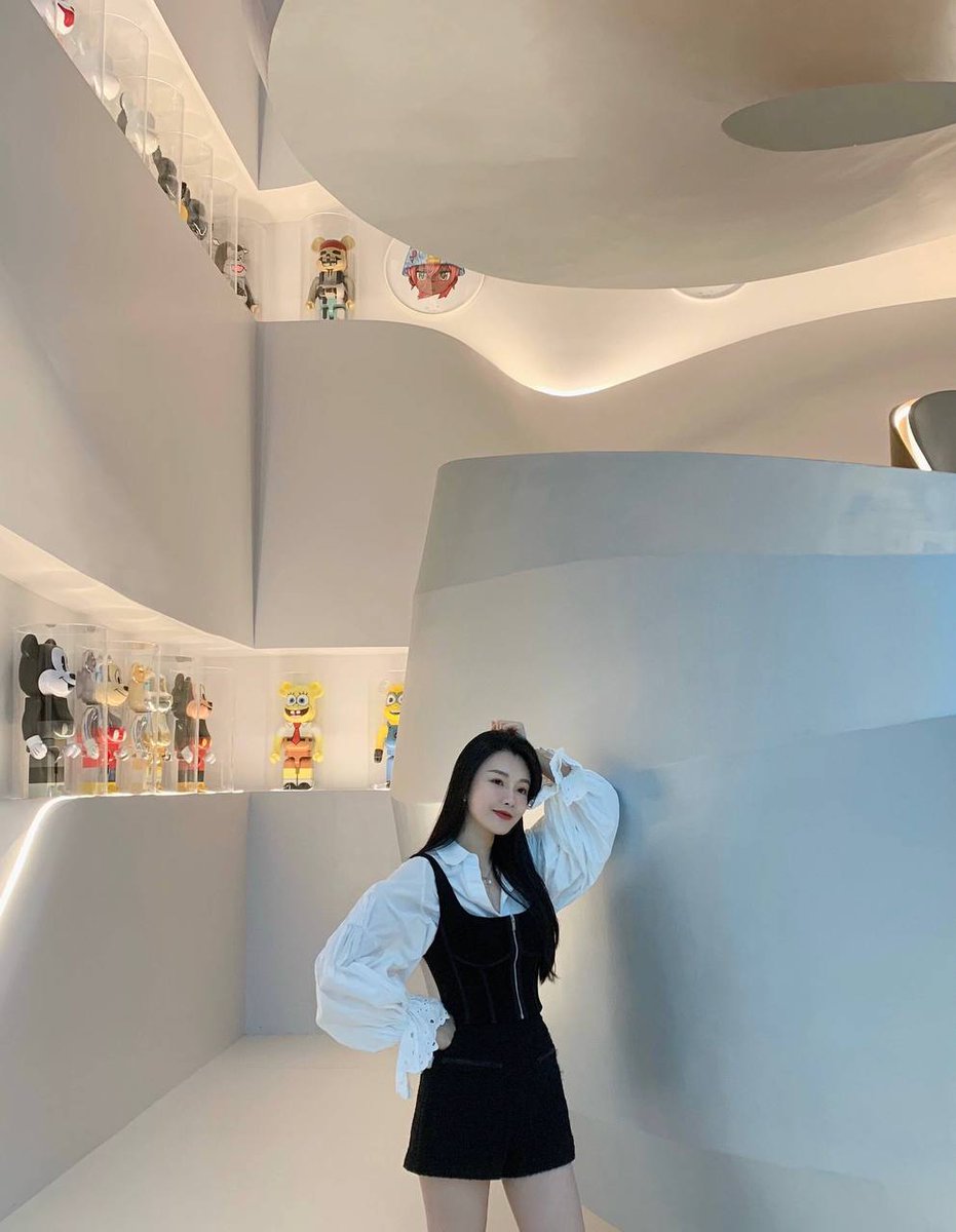 AndrewKeasling's tweet photo. The LV dolls on this wall are so cute🧸❤️ https://t.co/ab3bQVYFOU