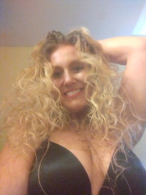 50% off my #onlyfanspromo next 20 Subscribers so hop on it!! Over 600 pics and 700 videos Chat with me