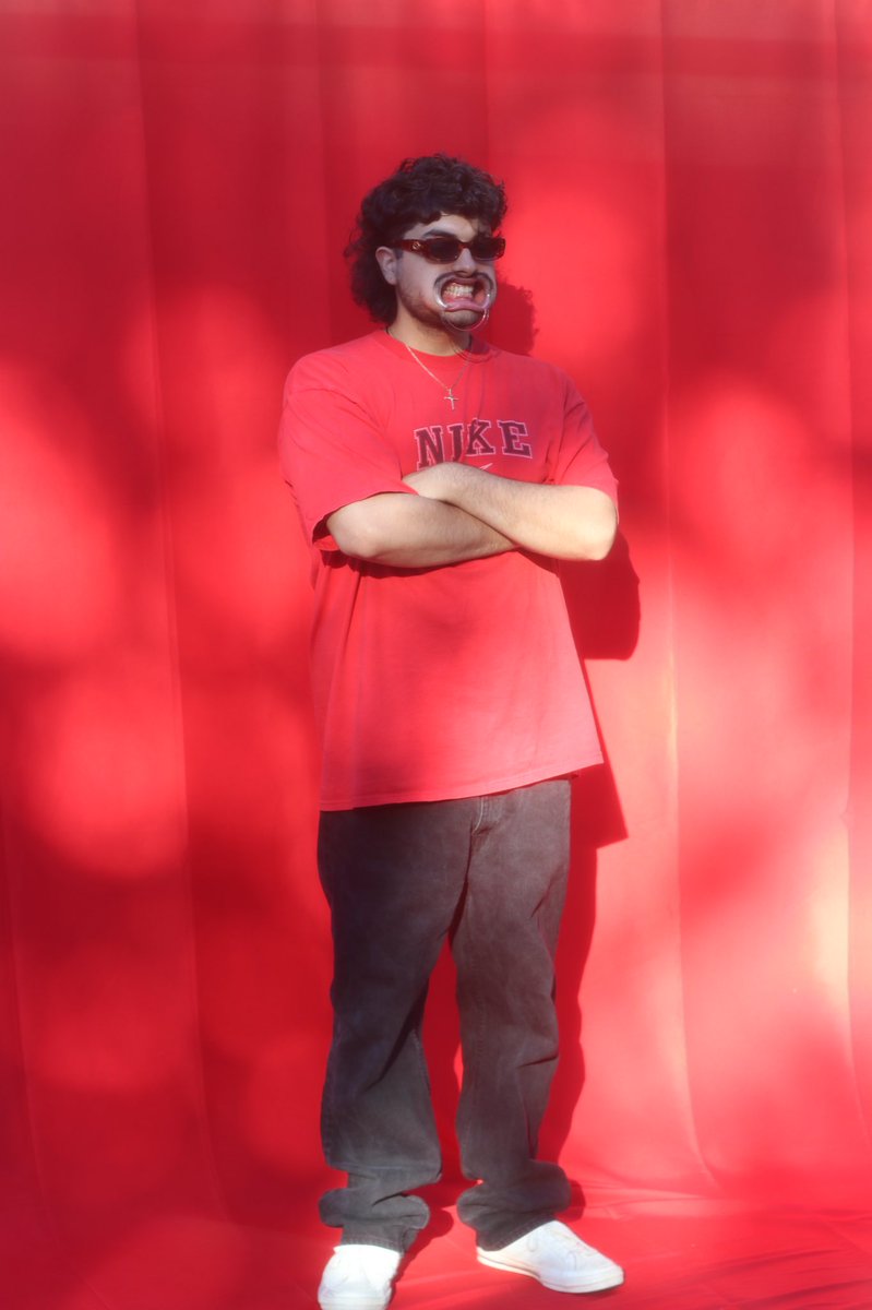 byemilo_'s tweet image. RED VERSION OUT FRIDAY 
📸 - @mcdurgle 

distrokid.com/hyperfollow/by…