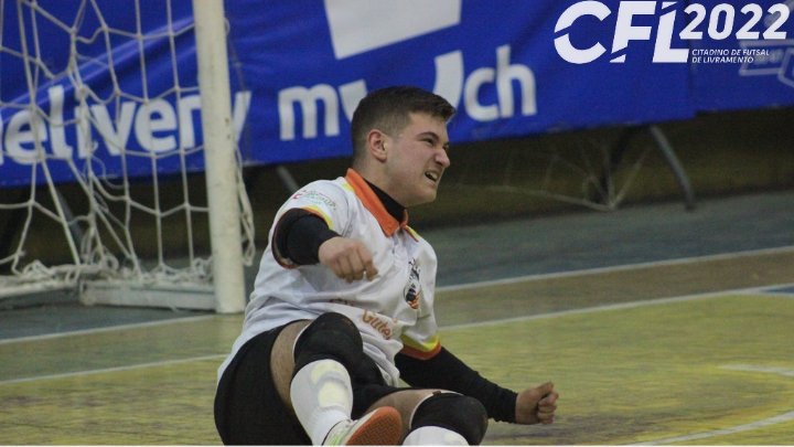 Goleirão antes de ir jogar abre o YouTube e ve uns lances do courtouis, vai pro jogo bem inspirado, tomou só 5 ontem