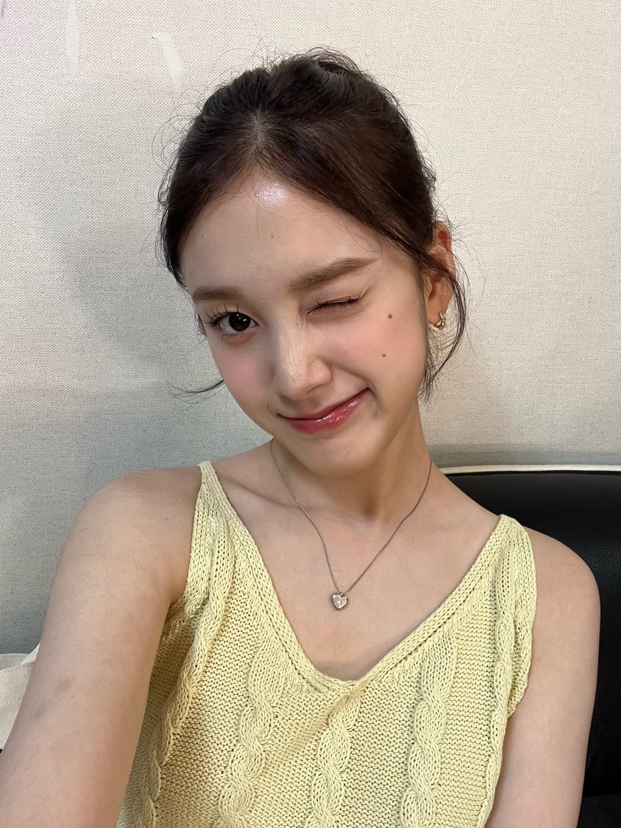 thinking about J tweet media