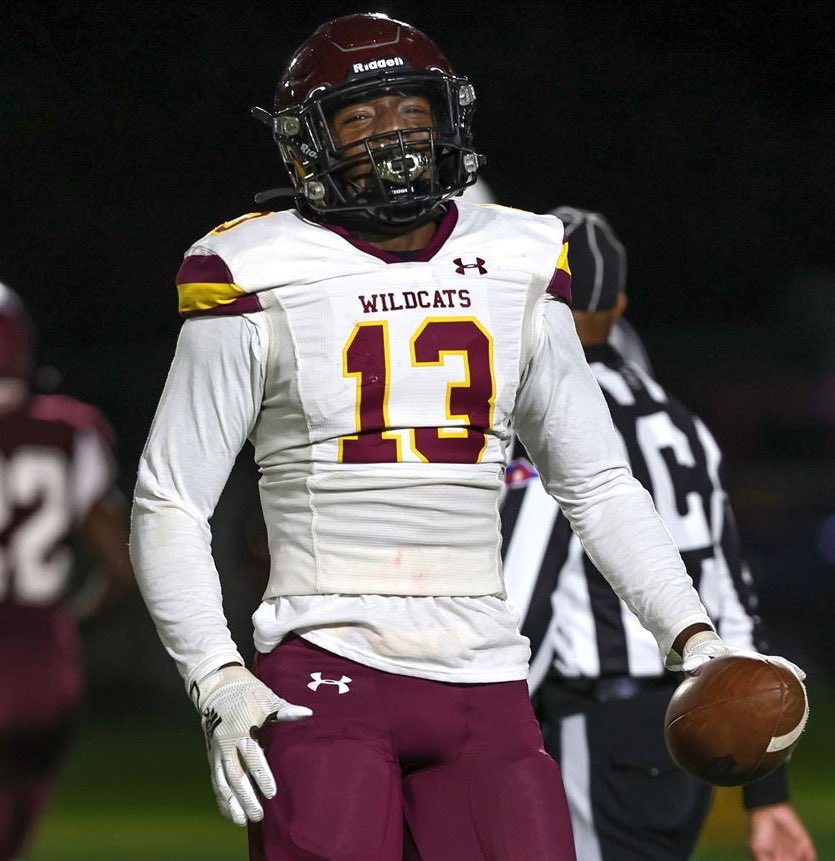 JUCOFFrenzy's tweet photo. Who’s the BEST Linebacker in the C/O 2023 ? Reply with your answer? https://t.co/ihRB3VhaDu