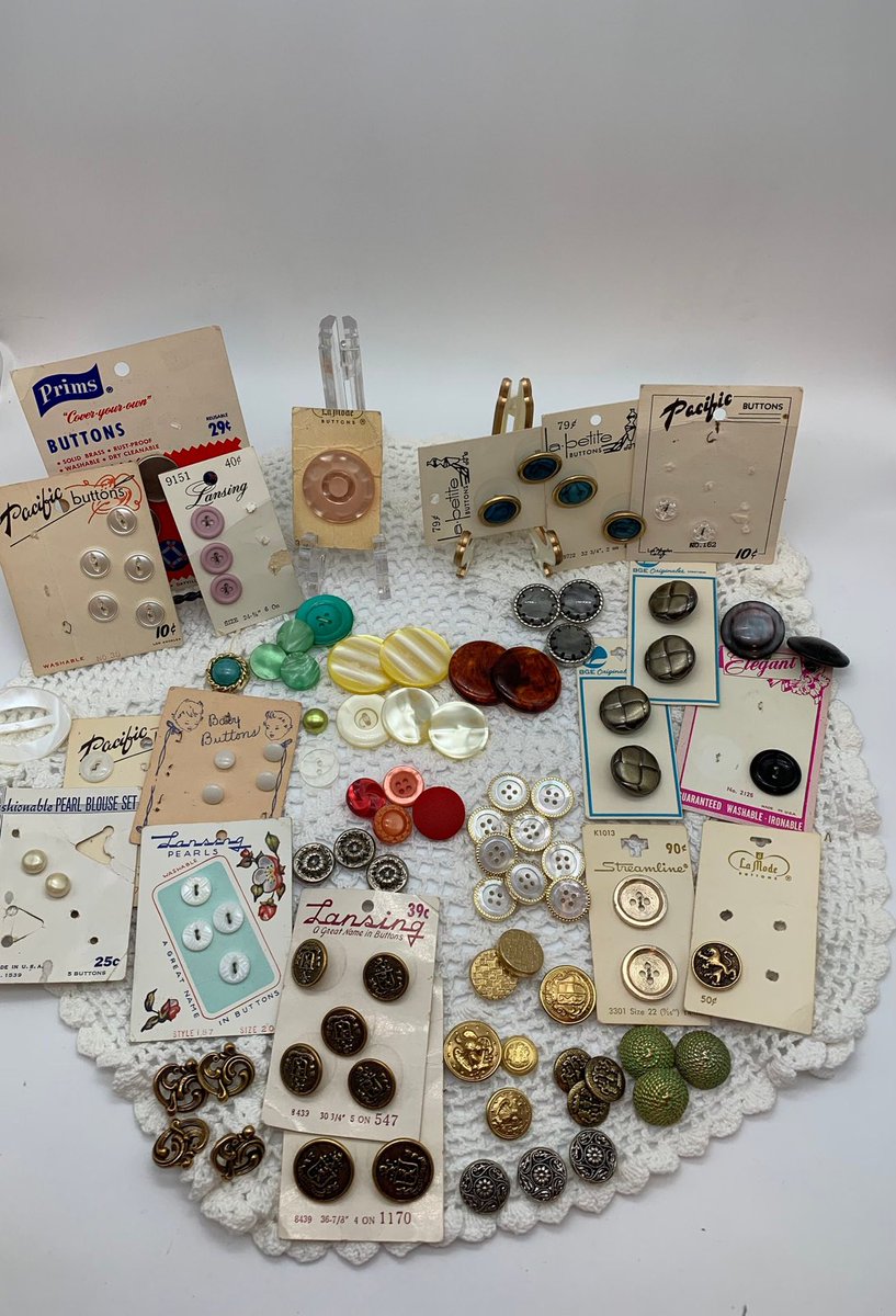 LilyDogAntiques's tweet photo. Excited to share this item from my #etsy shop: Vintage Unused Buttons Lot 2, Vintage 100+ Buttons Lot 2 #vintagebuttons #vintageitalybutton #pearlbuttons #antiquebuttons #vintagebuttonlot #vintagebuttonset https://t.co/0DpFAsmVq0 https://t.co/okD4WwSHqe