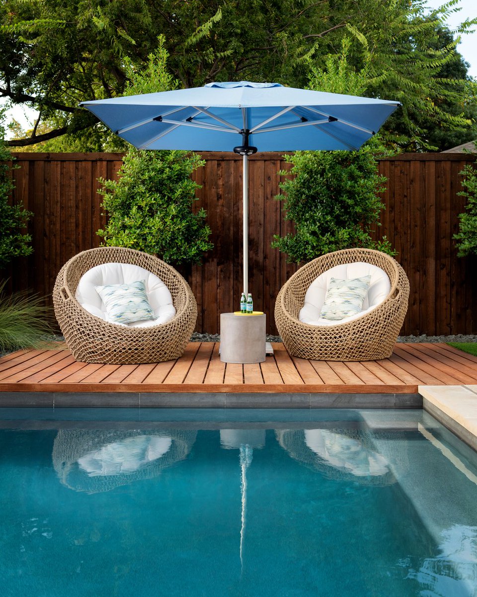 AquaTerraDesign's tweet image. Celebrate every day with the people that make your life better, and better yet....do it "pool side"! 💦 🏖
#aquaterraoutdoors #designbuild 
.
. 
. 📸 @jimismithphotography
#dallasdesign #luxurydesign #custombuild #outdoorfun #dallasliving  #housegoals #homedesign #residenti