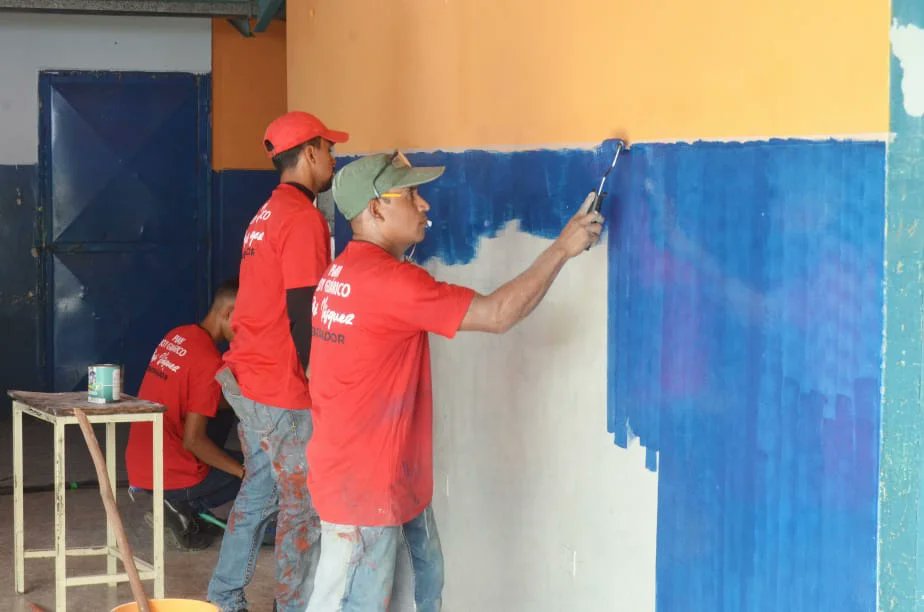 Hoy llevamos buenas nuevas al municipio Ortiz. Ya inició la rehabilitación de la U.E.N. "Beatriz de Rodríguez". Estamos trabajando de la mano con las Brigadas Comunitarias Militares en la recuperación de las infraestructuras educativas. ¡En educación, vamos pa'lante!