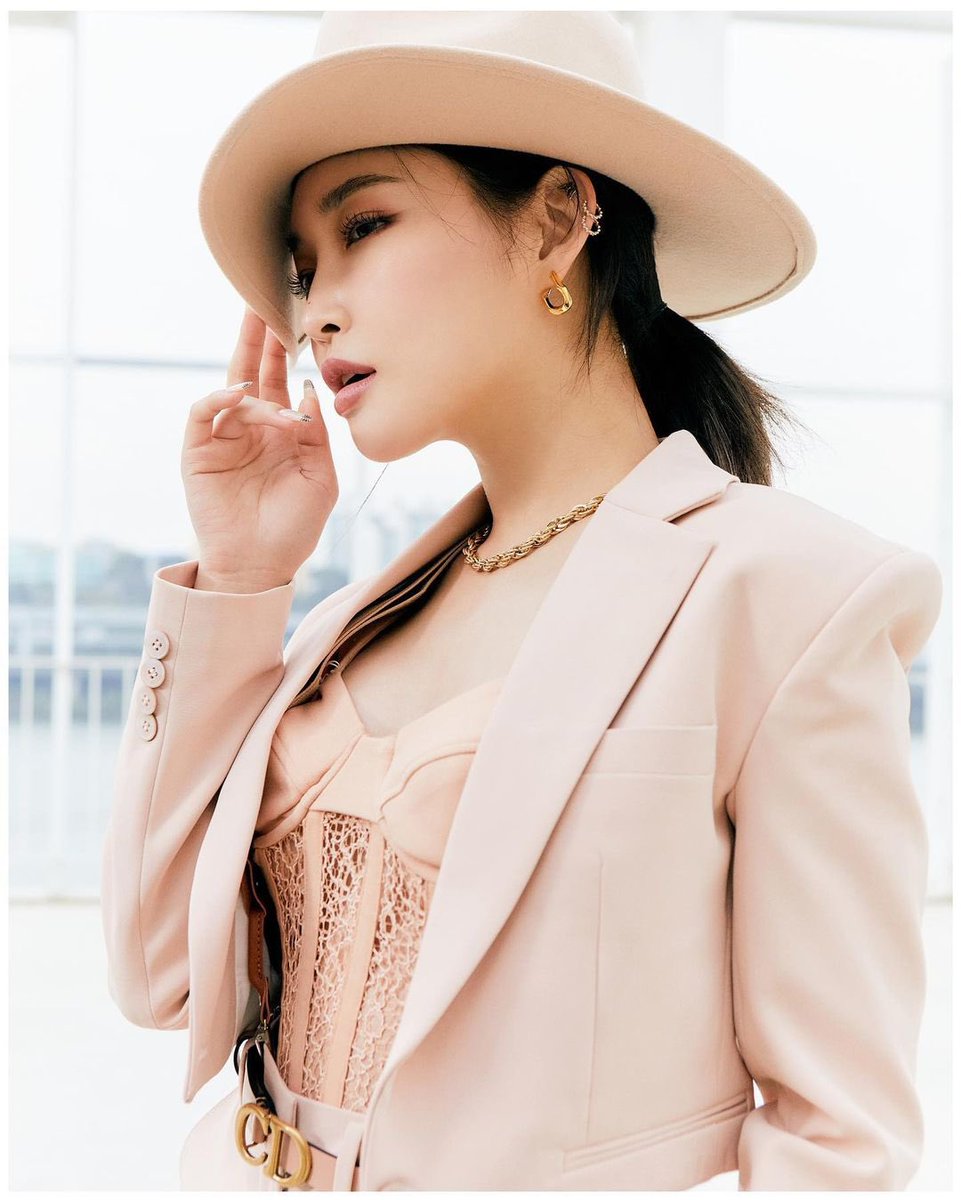 ChunghaGlobal's tweet photo. 220713 Dream of You photos posted by the original photographer, 김청년

https://t.co/nNxwS4sqLu

#청하 #CHUNGHA @CHUNGHA_MNHent https://t.co/ONWJAJ00Dj