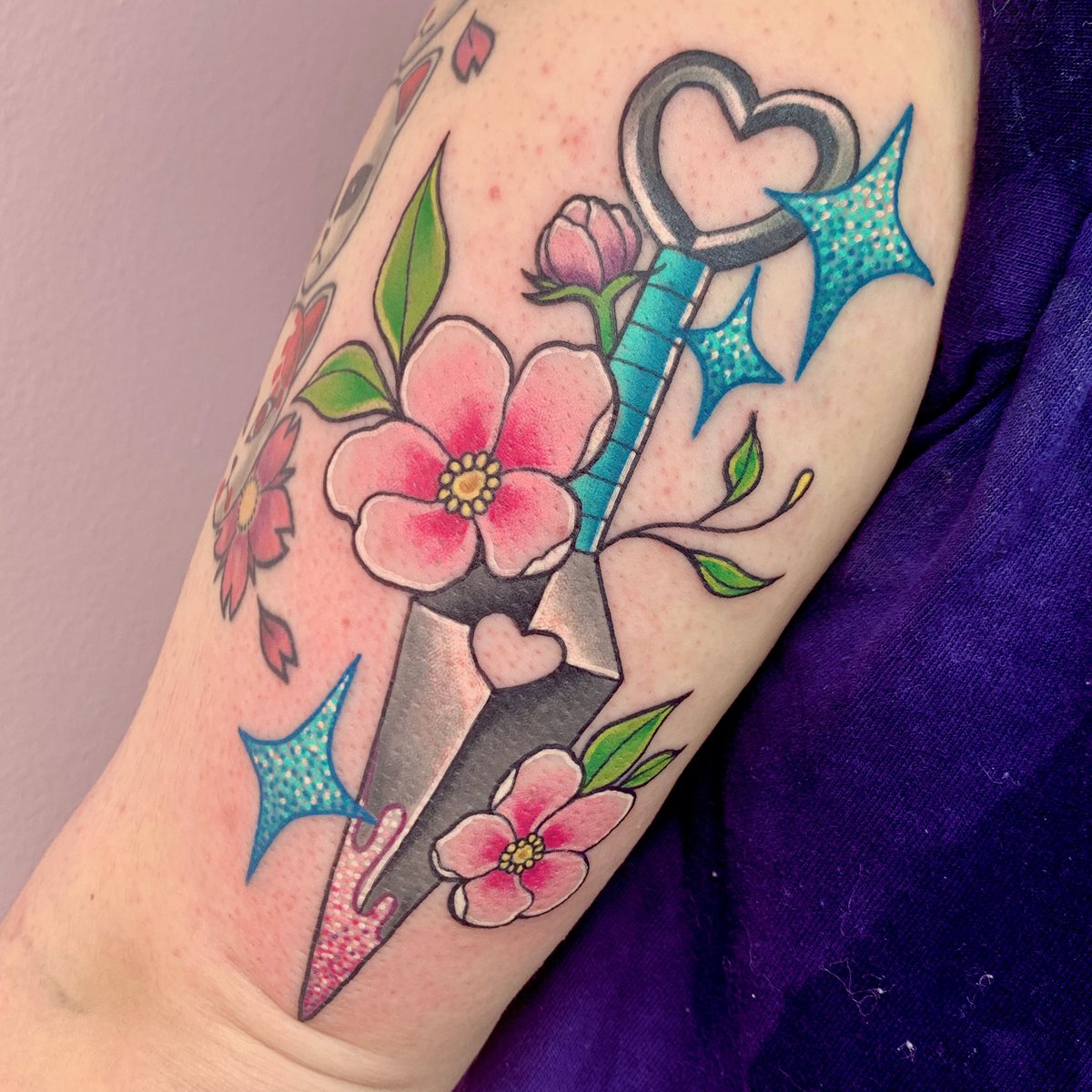 More sparkly weapons please 🫶🏻