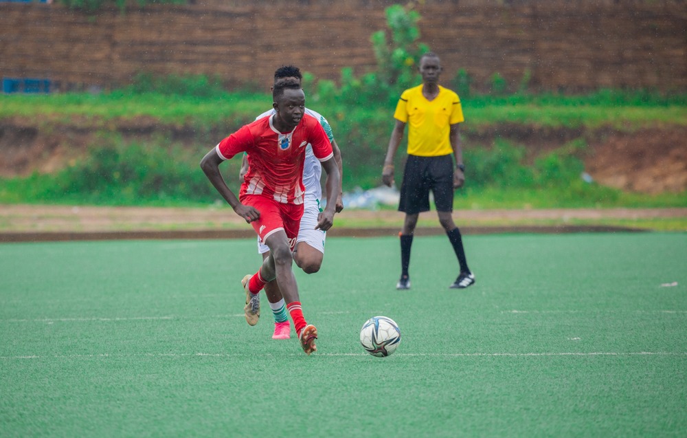 FutureStarsFoo5's tweet photo. 16 years old Guet from Brooks House College Academy, UK who joined the team on Monday to display his potentials. He was such a GREAT Talent to watch. Keep up young lad.
#FutureTalents #FSFA #Guet #BrightStars #SSFA #CHAN2023 #SSOT
📸 FSFA Media https://t.co/QCY2aijZwc