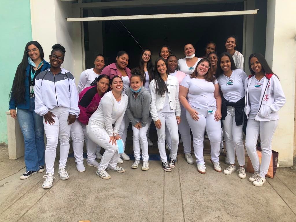 larissa2651's tweet photo. 13/07 Aki se encerra mais um ciclo obgda por tudo e pra sempre enfenix 💚💚💚🎓🎓 #vemcoren https://t.co/mebo1Uc1kU