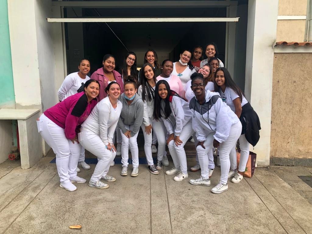 larissa2651's tweet photo. 13/07 Aki se encerra mais um ciclo obgda por tudo e pra sempre enfenix 💚💚💚🎓🎓 #vemcoren https://t.co/mebo1Uc1kU