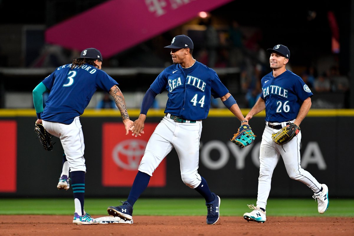 MLBONFOX's tweet photo. The Mariners have won 10 in a row 🔥 https://t.co/5ej1ieD9nu