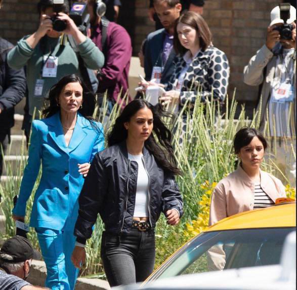 screamsourcee's tweet photo. Courteney, Melissa and Jenna behind the scenes of Scream 6!! 🖤 https://t.co/3oDOeOLFPJ
