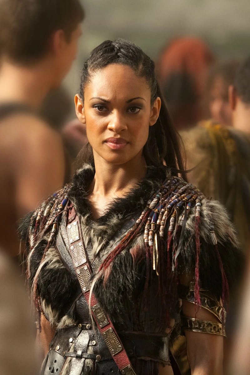 Crouwnz's tweet photo. @PatrickAdemo Naevia dans Spartacuss 😩😩 https://t.co/AgNuKrr2kx