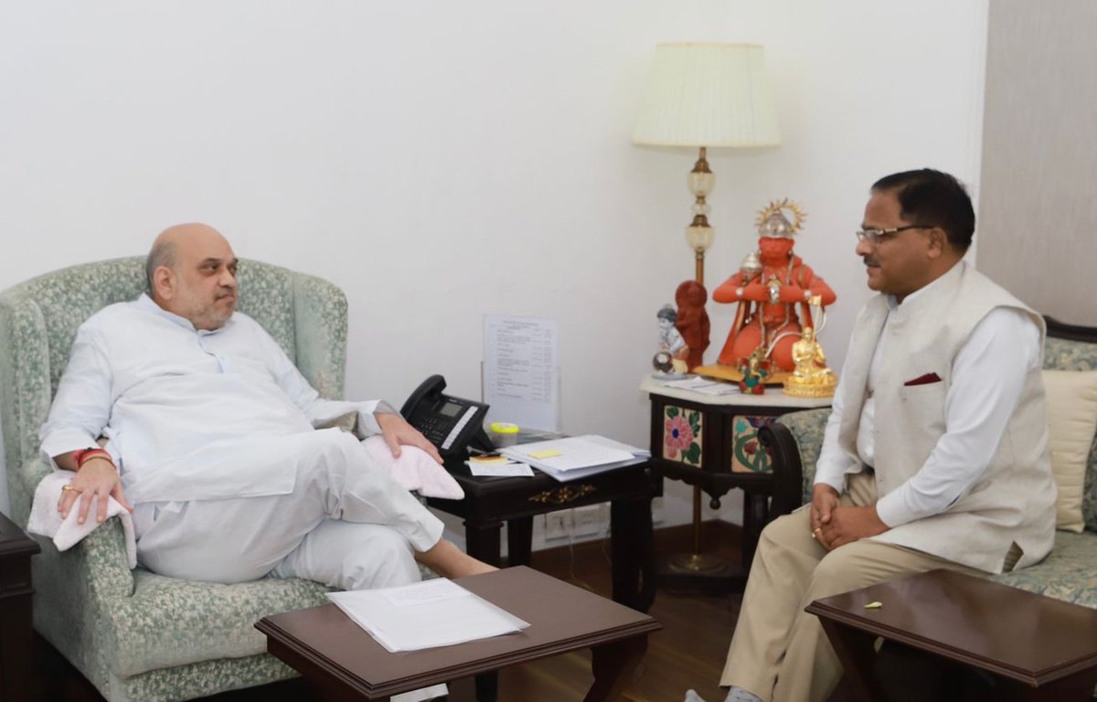 सरदार पटेल की स्मृतियों को जन-मानस में पुनर्स्थापित करने वाले, दृढ़ निश्चयी भारत के <a href="/HMOIndia/">गृहमंत्री कार्यालय, HMO India</a> तथा सहकारी समितियों को ग्रामीण अर्थव्यवस्था का आधारभूत प्लेटफार्म बनाने की ओर अग्रसर भारत के <a href="/MinOfCooperatn/">Ministry of Cooperation, Government of India</a> माननीय श्री <a href="/AmitShah/">Amit Shah</a> जी से उनके निवास पर मुलाकात की ।
<a href="/AmitShahOffice/">Office of Amit Shah</a>
