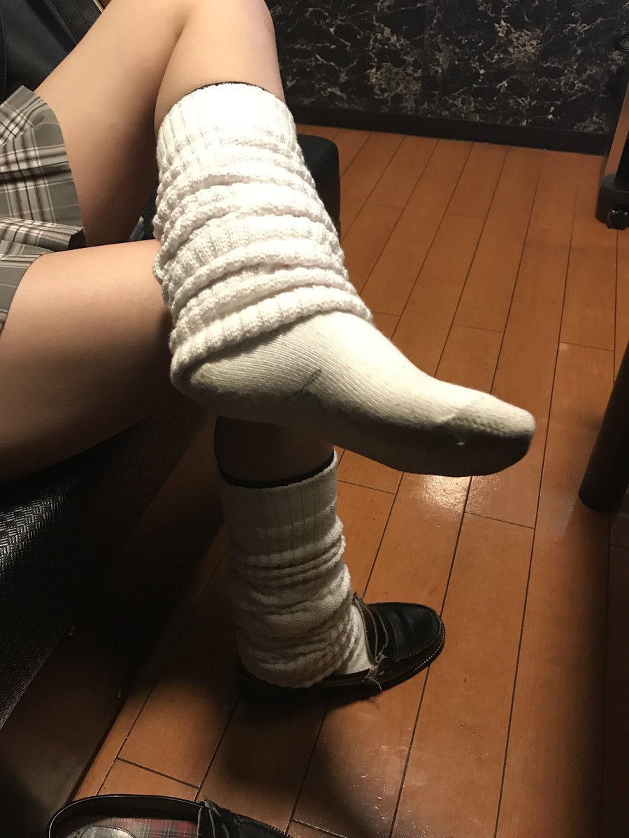 yukina_socks's tweet photo. ［フォロワー100人突破企画🤍】

ゆきなの蒸れ蒸れ紺ソorルーズソックスをプレゼントします🤍

応募方法は
①@yukina_socks をフォロー
②このツイートをRT

当選者は紺ソとルーズソックス選べます🤍
期間は7/31日までです🤍 https://t.co/YLjk0t0z3Q