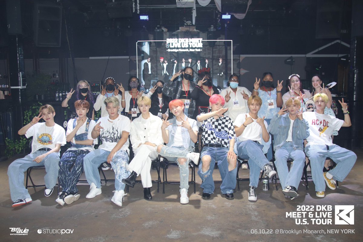 jehyuns_dimple's tweet photo. THIS MAKES ME SO HAPPPY 😫😫😫😫😫 I needed this while I was at work 🥺 I’m still so very happy I got to stand behind my other bias and wrecker 🫶🏼🫶🏼🫶🏼 #DKBinNYC https://t.co/TMK9Sbj4Ix