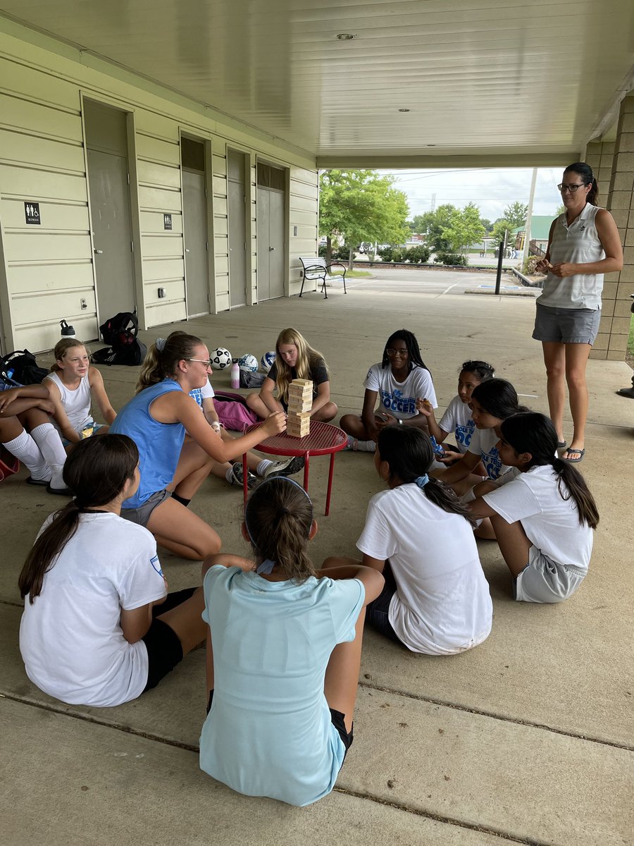 HarrellRSMS's tweet photo. Team building &amp; character talk with FCA staff Chel Dill! #fcarocks @yourfcateammate https://t.co/EWg23qtm1B
