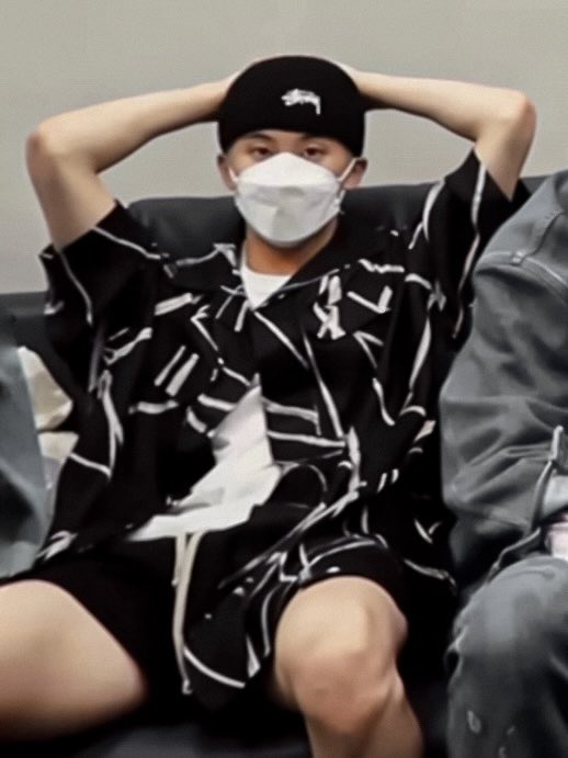 Ieemarkees's tweet photo. mark lee.... i have no words https://t.co/yTIPM2sxea