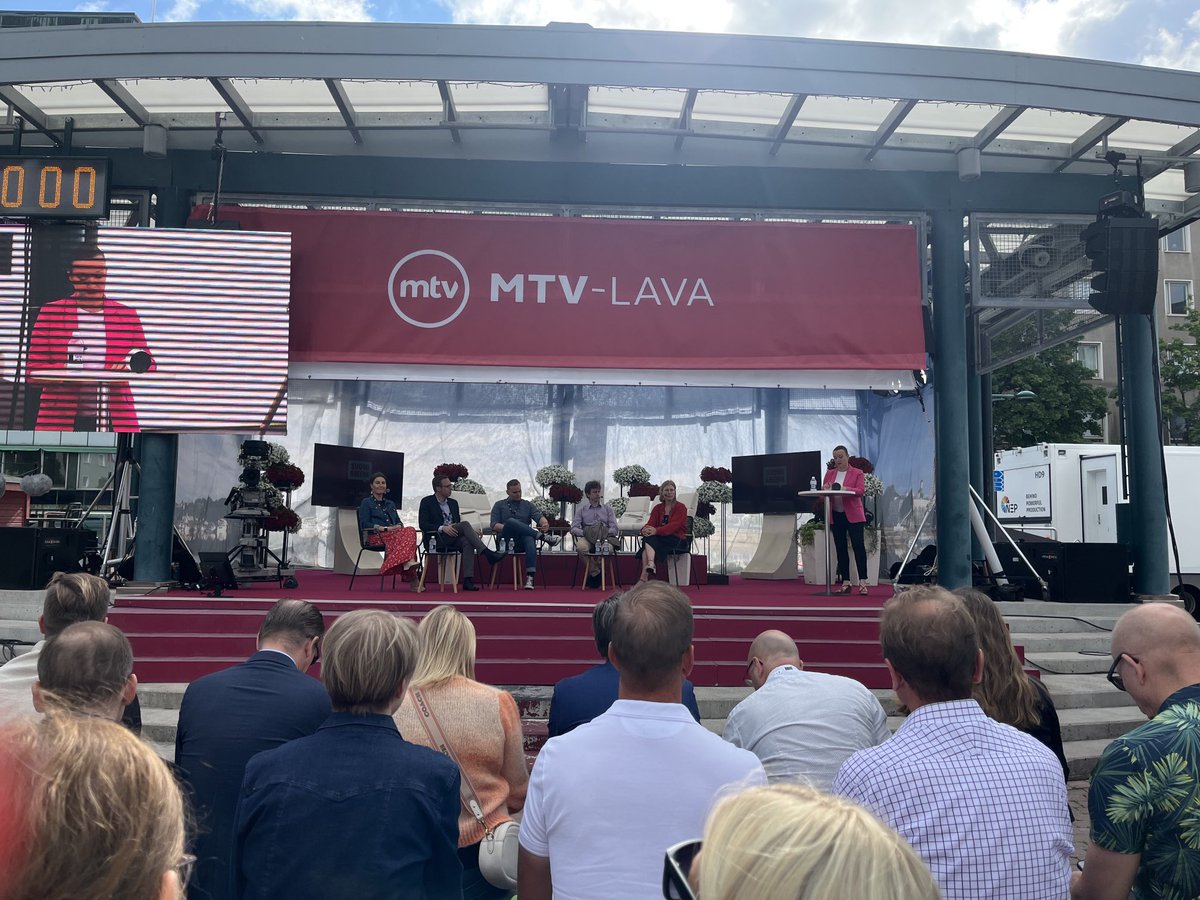 Puhutaan viennistä. Tärkeä teema, koska viennillä ja kv investoinneilla rakennetaan hyvinvointia Suomeen. #SuomiAreena ⁦<a href="/TechFinland/">Teknologiateollisuus</a>⁩ ⁦<a href="/HealthtechFi/">Healthtech Finland</a>⁩