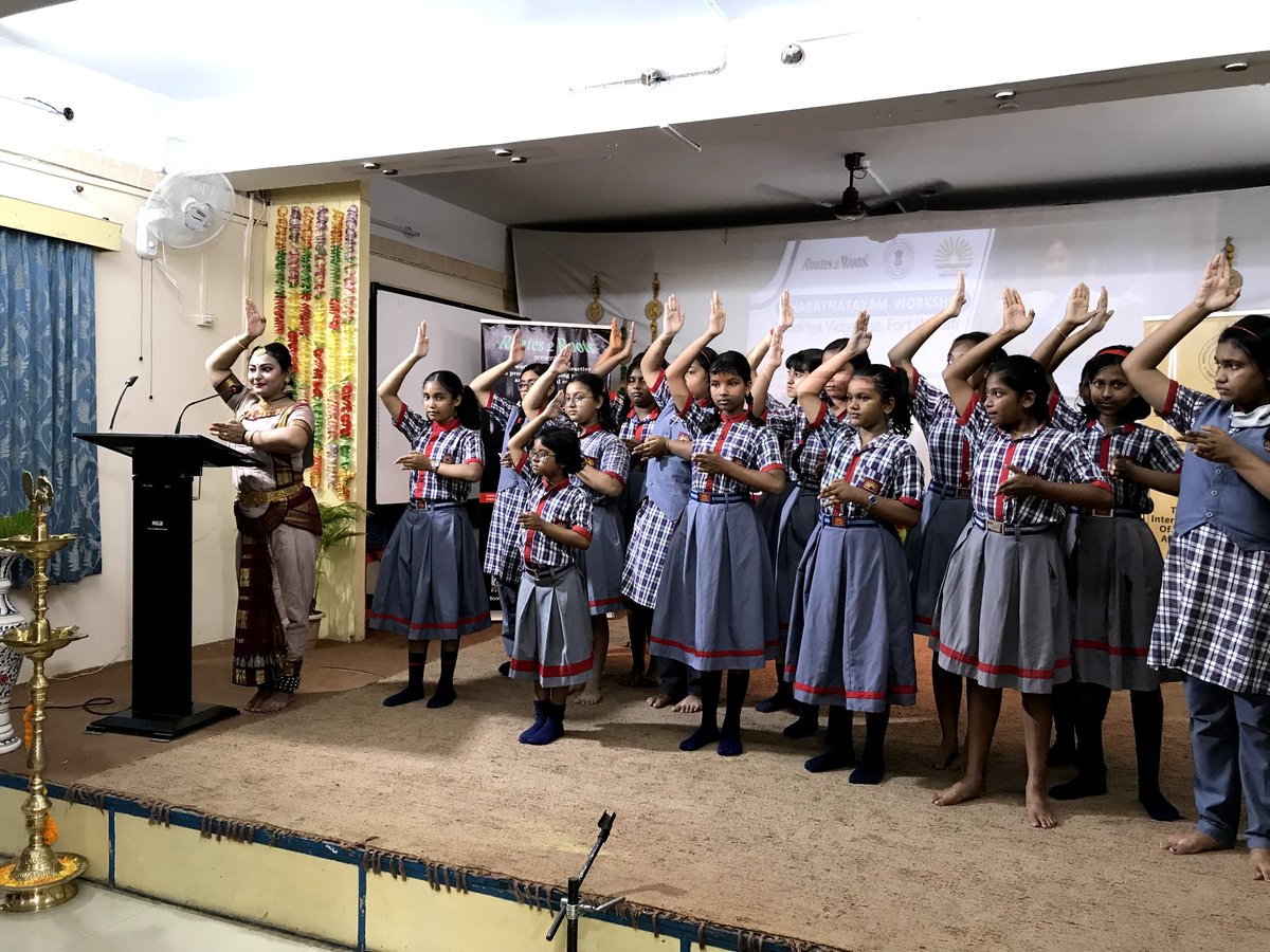 KVFortWilliam's tweet photo. VIRSA ROUTES 2ROOT BHARATNATYAM WORKSHOP AT KV FORT WILLIAM ON 14/07/2022
BY MRS SOMA MONDAL
@KVS_HQ
@KolkataRo
@EduMinOfIndia
@dpradhanbjp
@kumarthakur69
#Routes2Root https://t.co/F9yMuocJCs