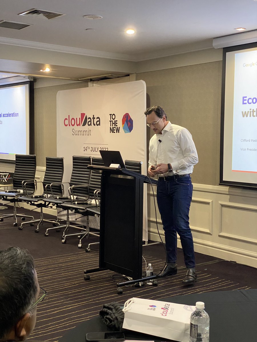 manoj_nama's tweet photo. Clifford Foster delivering the Keynote @TOTHENEW #cloudata summit

🚀 Cloud reimagined and simplified for businesses 

#gptw #Sydney #cloudatasummit2022 #aws https://t.co/vUsUbyns44