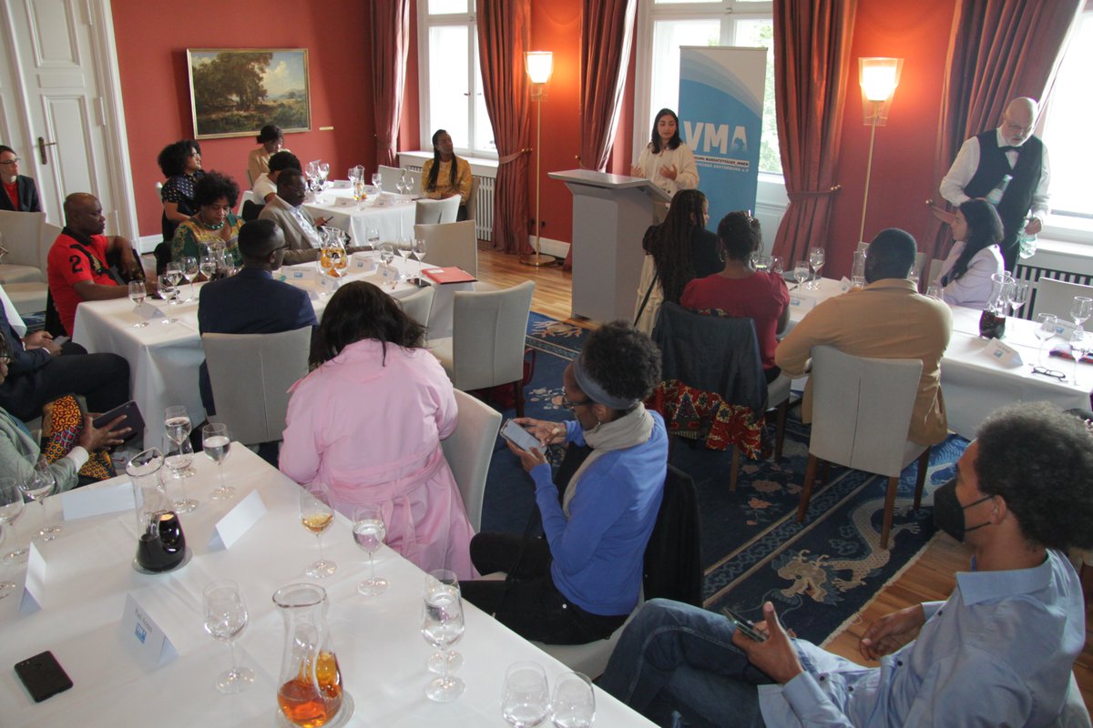 VMA_eV's tweet photo. #PowerToEmpower Vielen Dank an alle, die den ersten Empfang für afro-diasporische Mandatsträger_innen aus ganz Deutschland in Berlin organisiert haben. Gemeinsam gegen #Rassismus und für mehr politische Teilhabe!👇https://t.co/d1T6hxqtIi @EOTOBerlin @LieblingXhain @boell_stiftung https://t.co/tZhjt2duVD