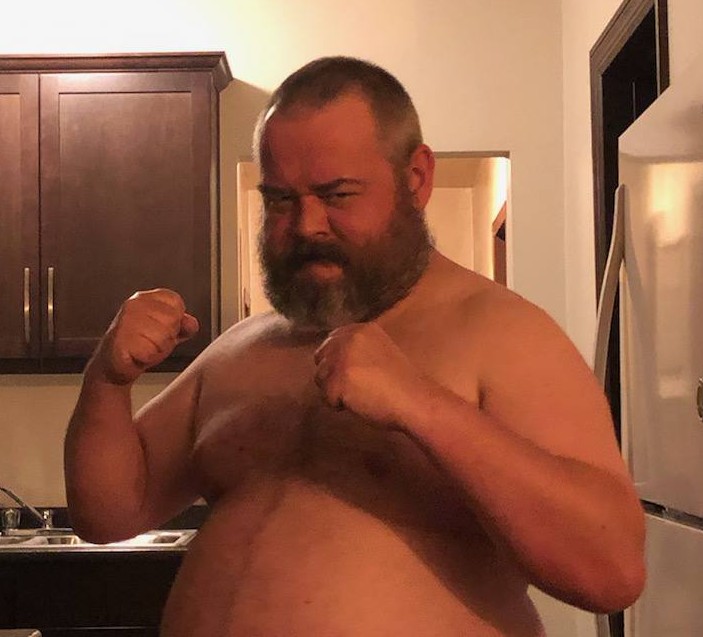 Stereo75's tweet photo. If I lose 60lbs, I get a #weinerdog

Let the fight begin.

#BigBelly
#Eyebrows https://t.co/SfpAJQmjXA