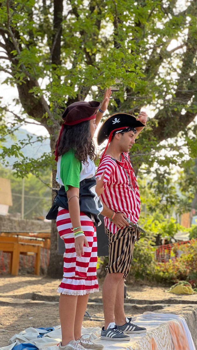 ¡ Vaya dos pedazo de piratas nos han acompañado durante estos últimos 14 días ! Qué pena que la aventura de Elsa y Capuntas concluya… ¡ al menos por ahora ! 
⚓️⛵️🏴‍☠️