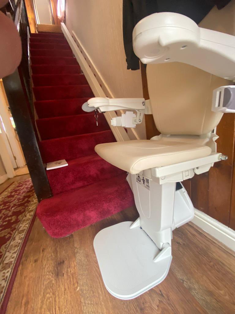 What treat of a lift do we have here 🤩

Check out this immaculate <a href="/HandicareGlobal/">Handicare Accessibility</a> 1100 Stairlift fit by our confident, expert engineers earlier this week! 👨‍🔧
The 1100 is a premium lift at a budget asking price! Give us a call to learn more 🤑

Enquiries: 01733 857421 ☎️